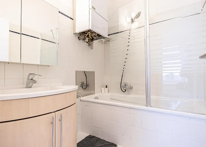 Lovely 2br & 1lr In The Heart Of Daire *