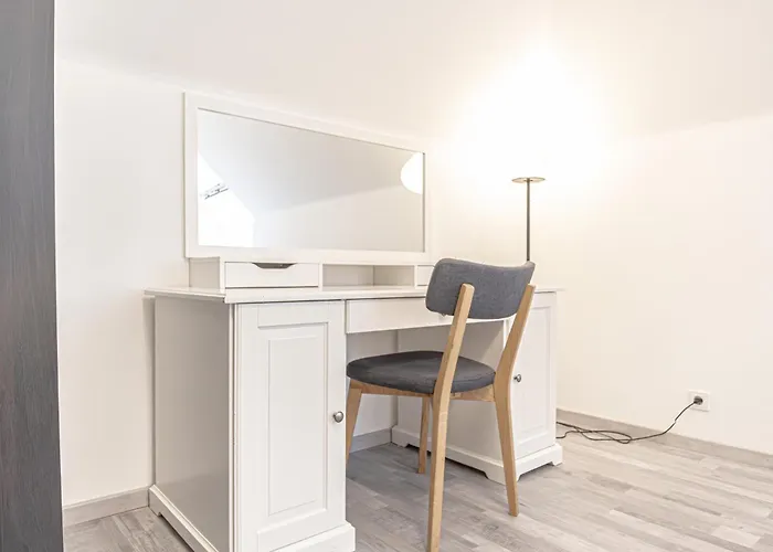 Lovely 2br & 1lr In The Heart Of