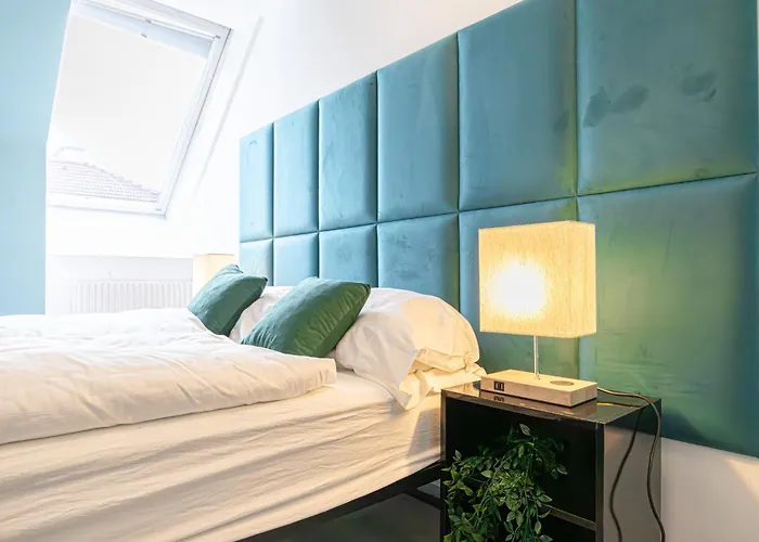 Lovely 2br & 1lr In The Heart Of *